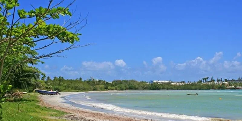 62e2e457aeb13_plage-de-grand-baie