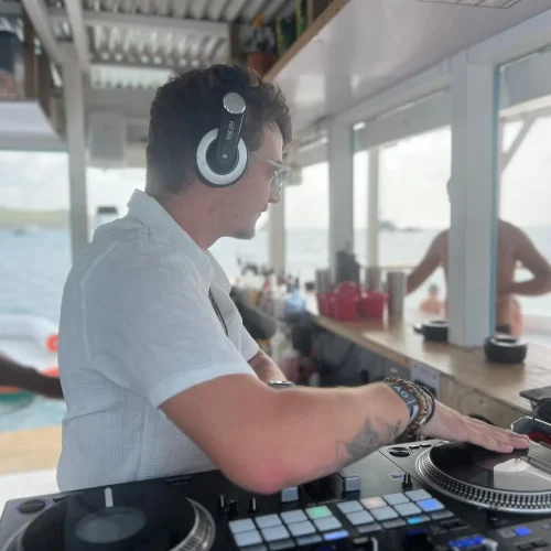 9c09fe73-1b49-45e6-bcf0-0713c533a590