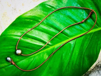 Collier Ras du cou Perles de Tahiti et cuir de kangourou