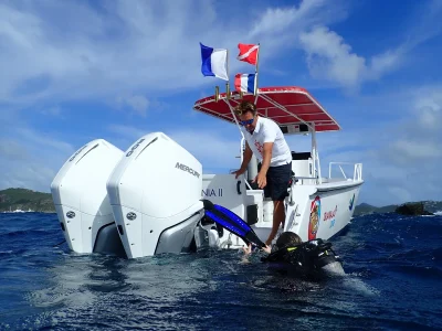Copie de Ouanalao Dive boat (1)