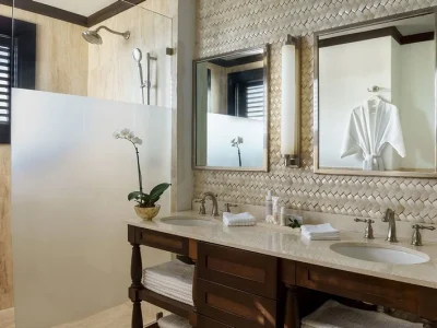 bathroomwhitenew-595fe5e4dc8fd (Copier)