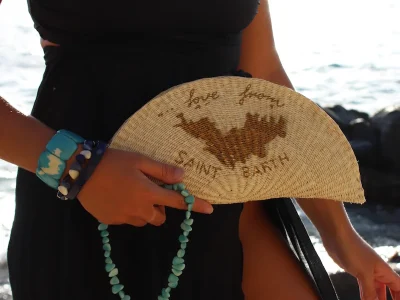 photo de gauche sur page de droite